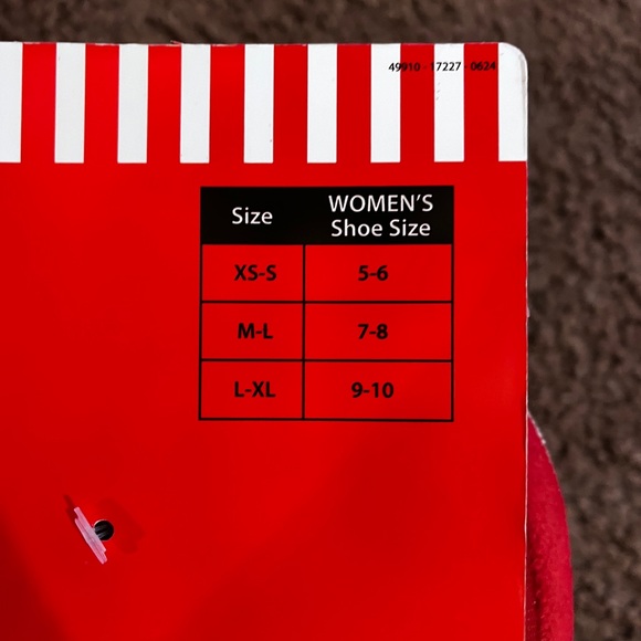 NWT Hello Kitty Plush House Slippers - Picture 6 of 8